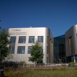 Victor Phillip Dahdaleh Heart & Lung Research Institute